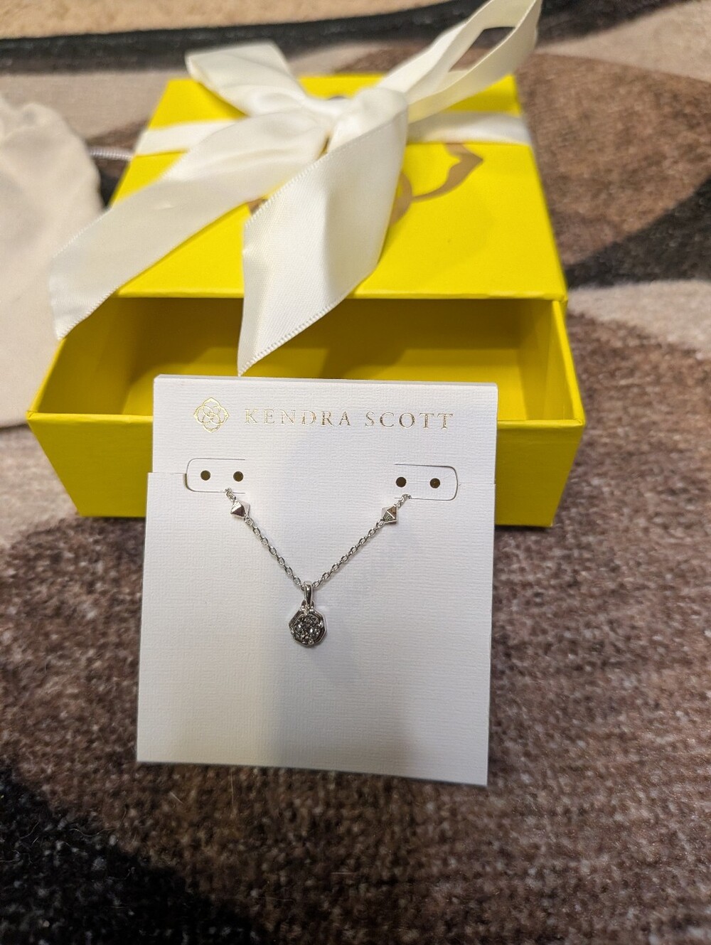 NWT, GIFTABLE Kendra Scott Nola Silver Drusy Necklace w/ Gift Box & Pouch - Picture 4 of 10
